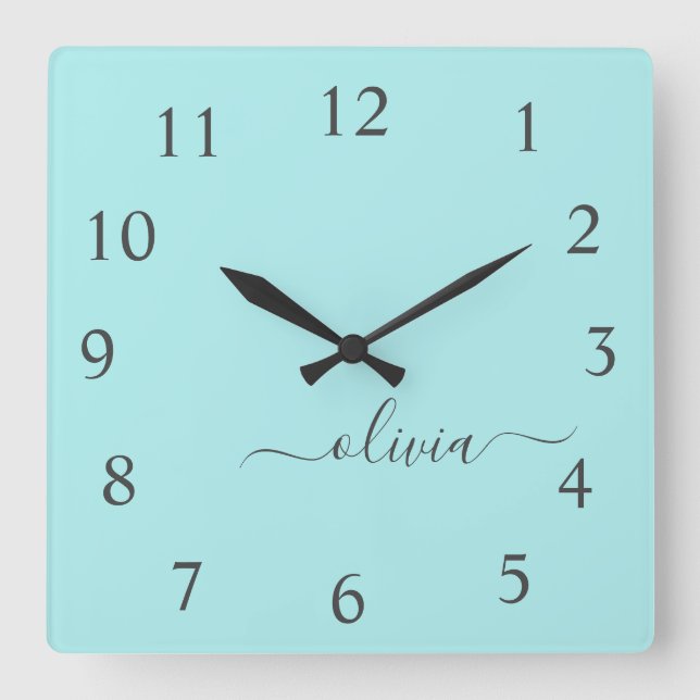 Aqua Blue Aquamarin Script Monogram Girenname Quadratische Wanduhr (Vorderseite)