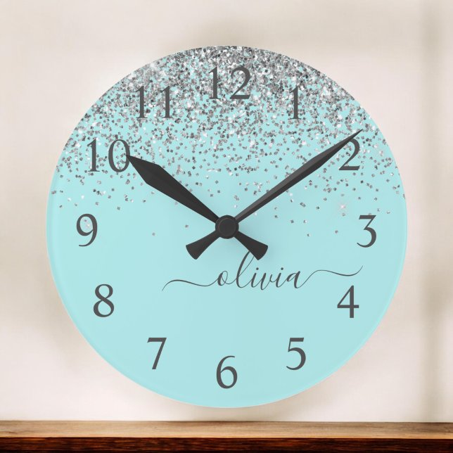 Aqua Blue Aquamarin Silver Glitzer Monogram Große Wanduhr (Von Creator hochgeladen)
