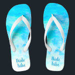 Aqua Blue Gradient Simple Monogram Name Flip Flops<br><div class="desc">Dieses stilvolle Paar Wassergymnastik Flip Flops ist ein unvergessliches Geschenk für die Mitglieder der Hochzeitsfeier: Braut, Brautmädchen, Brautmutter, Trauzeugin... Sie fügen Ihrem Hochzeitstag, Junggeselinnen-Abschied oder anderen Feierlichkeiten eine stilvolle Glamour hinzu. Strich Anpassen Sie es mit Ihrer Formulierung durch die Vorlagenfelder. Wenn Sie gewollt haben, um den Stil, die Farbe oder...</div>