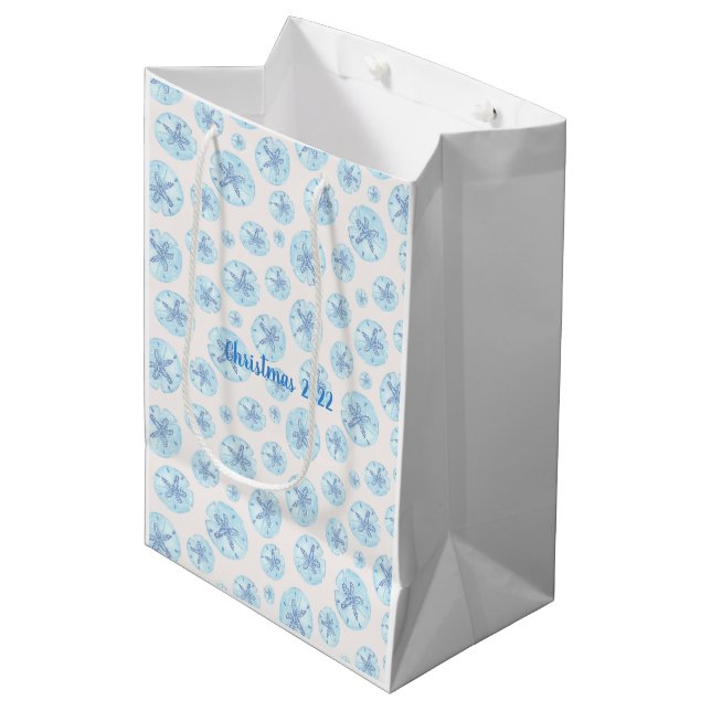 Aqua-Blue-Sand-Dollar-Geschenktasche Mittlere Geschenktüte (Vorderseite Schrägansicht)