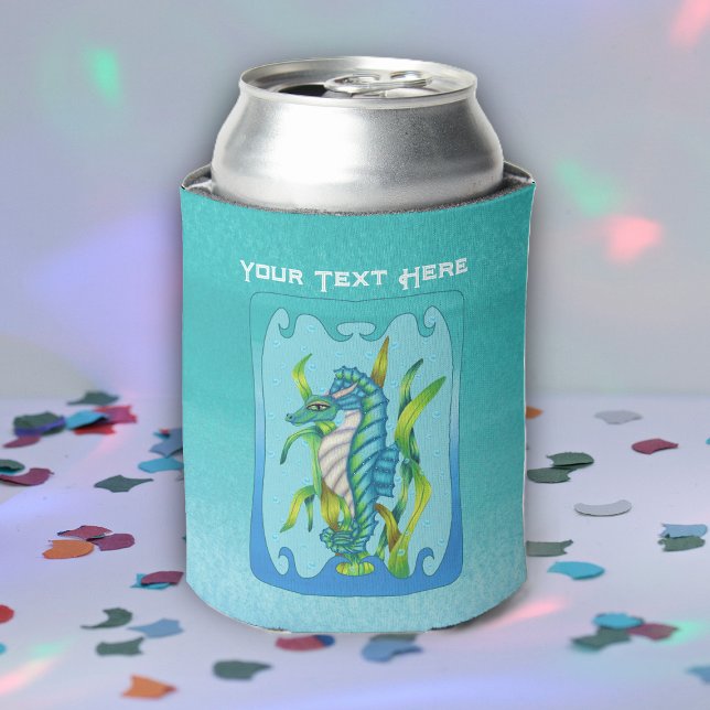 Aqua Blue Seepferd Kreation Verzierte Rahmen Blase Dosenkühler (Fantasy aqua blue seahorse in blue ornate frame green seaweed bubbles on shades of blue can cooler.)