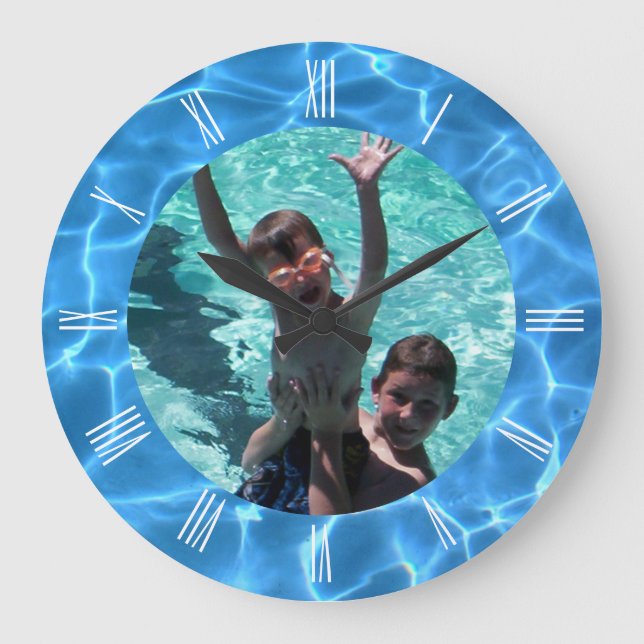 Aqua Blue Swimming Pool Sommerferien Foto Große Wanduhr (Vorderseite)