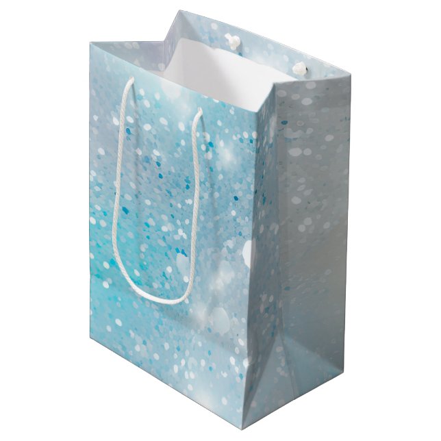 Aqua Blue White Bokeh Birthday Mittlere Geschenktüte (Vorderseite Schrägansicht)
