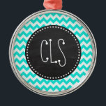 Aqua Color Zickzack; Vintager Chalkboard-Look Silbernes Ornament<br><div class="desc">Sie werden dieses niedliche,  elegante,  Vintage Chalkboard-Design mit Aqua Color Zickzack; zack zag muster design Liebe! Wir laden Sie ein,  in unserem Shop,  Baby Shower Boutique,  dieses coole Retro-Blackboard-Design auf vielen anderen großartigen individuell anpassbaren Produkten,  einschließlich Retro Baby Duwer Einladungen und Baby & Girl Geschenke! Vielen Dank!</div>