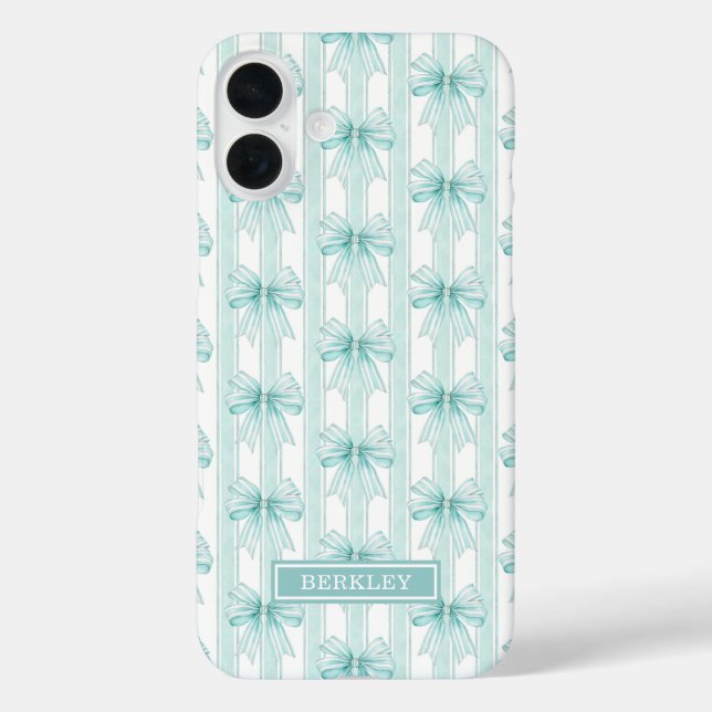 Aqua Coquette Bögen auf gestreiftem monogrammierte iPhone 16 Plus Hülle (Rückseite)