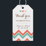 Aqua Coral Red Zickzack Pattern Wedding Gift Tag Geschenkanhänger<br><div class="desc">Farbenfrohe Zickzack Geschenkmarke. Vielen Dank an Ihre Gäste mit diesem hübschen und liebevollen Label-Tag. Ein schlichtes Zickzackmuster mit kleinen Herzen auf dem Top-Geschenktag für Hochzeit,  Verlobung,  Jubiläum,  Brautparty,  Geburtstagsparty oder Babydusche. Anpassen und Personalisieren Sie das Tag für jeden besondere Anlass. Mit Muster auch auf der Rückseite.</div>
