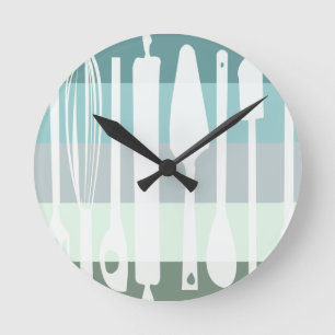 Aqua, das die Küchen-Geräte des Koch kocht Runde Wanduhr