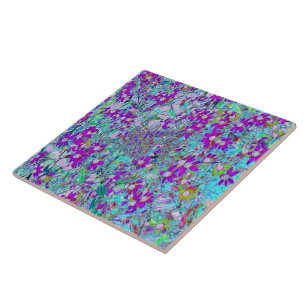 Aqua-Garten mit violettblauen und heißrosa Blüten Fliese