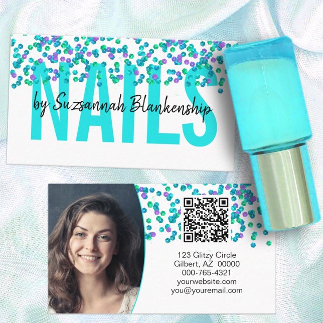 Aqua Lila Sequins Large Text NAILS QR Code Visitenkarte (Von Creator hochgeladen)