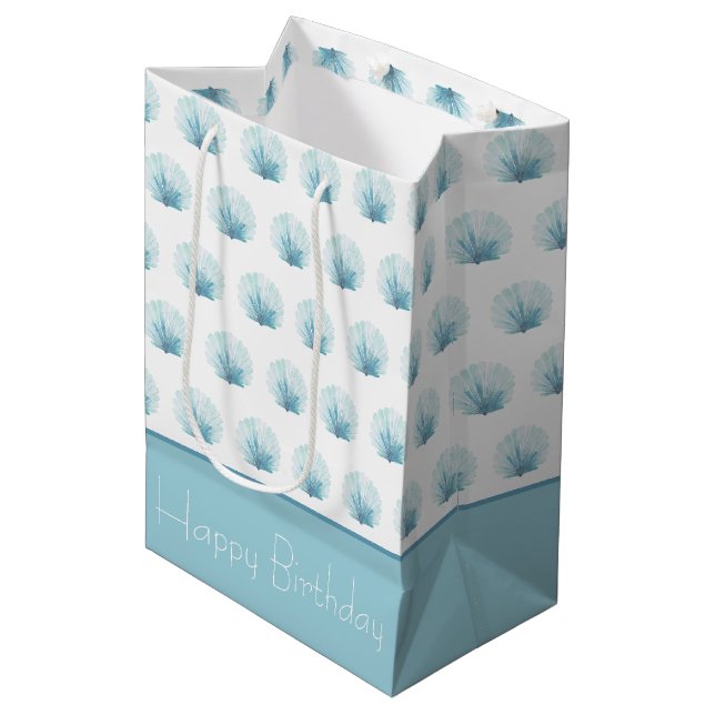 Aqua Scallop Seashell Personalisiert Mittlere Geschenktüte (Vorderseite Schrägansicht)