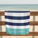 Aqua- und Navy-Streifen Personalisiert Strandtuch<br><div class="desc">Das personalisierte Strandtuch in Aqua und Marina ist mit klassischen,  breiten,  blau-weißen Streifen versehen,  mit dem Namen oder der Wahl der Personalisierung am Boden in fett weißer Schrift auf einem sommerlich türkisfarbenen aquamarin.</div>