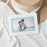 Aqua Watercolor Border | FOTO SAVE THE DATE<br><div class="desc">Der Strand und der Sommer, aber immer noch schlicht und elegant, unsere Aquarellrahmen speichern die Dattelkarten mit Ihrem bevorzugten horizontalen Orientierungsrahmen Verlobung Foto gerahmt durch Freehand-Stil Aquarellswashes in schieren Seaglass aqua. Personalisieren Sie mit Ihren Namen, Hochzeitstermin und Ort in eleganter grauer Schrift am unteren Rand, während "Save the Date" die...</div>