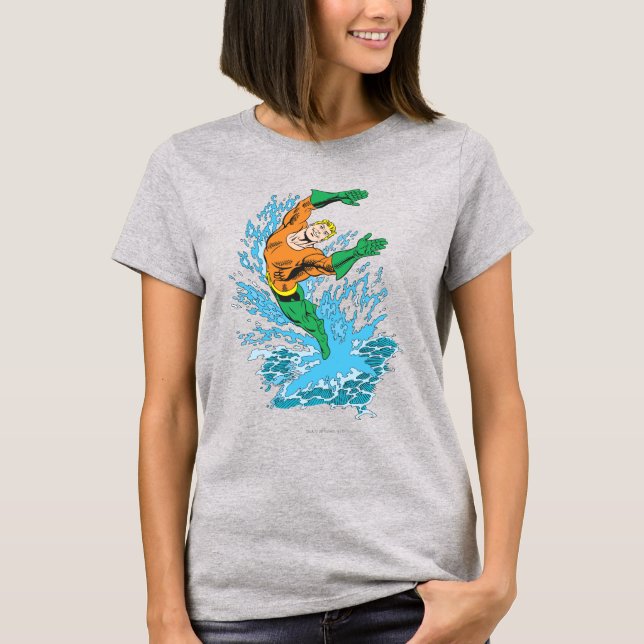 Aquaman springt in Wellen T-Shirt (Vorderseite)
