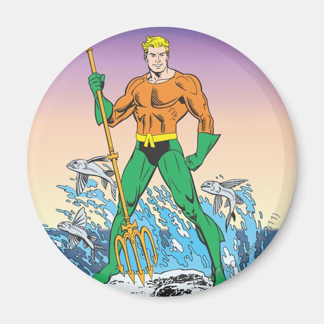 Aquaman steht mit Spear Magnet (Vorne)