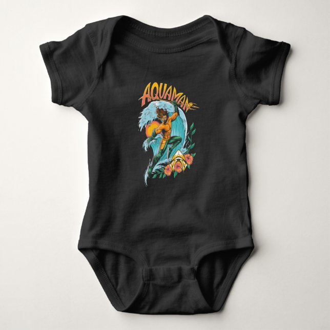 Aquaman und Trident Rising Surf Graphic Baby Strampler (Vorderseite)