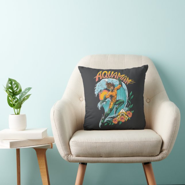 Aquaman und Trident Rising Surf Graphic Kissen (Stuhl )