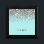 Aquamarin Aqua Blue Silver Glitzer Girl Monogram N Erinnerungskiste<br><div class="desc">Aquamarin Aqua Blue und Silver Sparkle Glitzer Monogram Name Juwelry Keepake Box. Dies macht den perfekten Abschluss,  Geburtstag,  Hochzeit,  Brautparty,  Jubiläum,  Babydusche oder Junggeselinnen-Abschied Geschenk für jemanden,  die Lieben glamourösen Luxus und schicke Stile.</div>