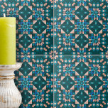 Aquamarin Blue Coral Intricate Symmetrische Geomet Fliese<br><div class="desc">Diese Keramik-Kachel ist ein faszinierendes Kunstwerk, mit einem komplizierten geometrischen Muster, das sofort das Auge zeichne. Das Design ist symmetrisch und bietet eine harmonische Mischung aus aquamarinen, dunkelblauen und korallenfarbenen Farbtönen, die einen eleganten Kaleidoskop-Effekt erzeugen. Das Muster besteht aus sorgfältig gestalteten, blättrigen Formen und Quadraten, die sich zu größeren, blühenden...</div>