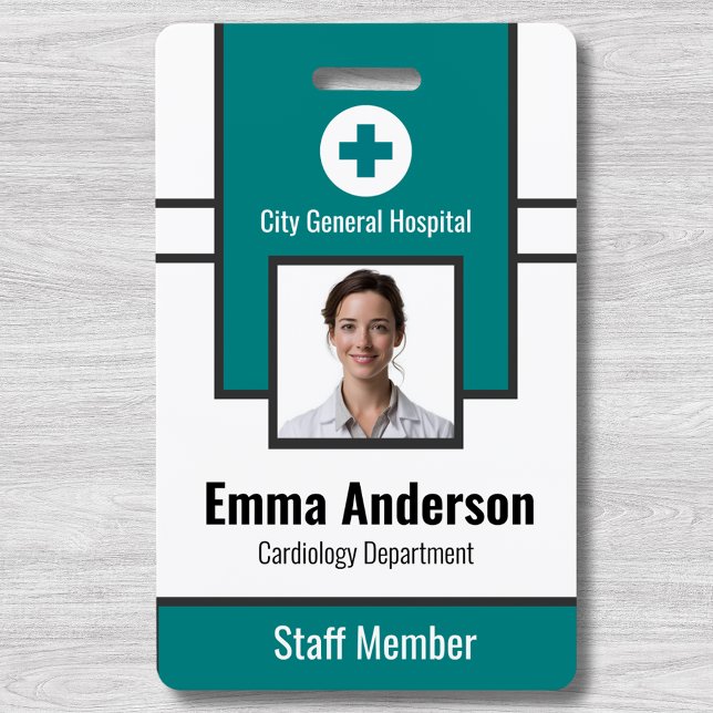 Aquamarin | Foto-ID des Krankenhauses - Krankenpfl Ausweis (Von Creator hochgeladen)