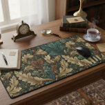 Aquamarin & Tan Vintag William Morris Floral Monog Schreibtischunterlage<br><div class="desc">Entspannen Sie auf Ihrem Schreibtisch mit einer Touch klassischer Kunstgeschichte mit dieser speziell von William Morris inspiriert Blumenschreibmatte. Dieses große Mousepad mit einem wunderschönen Vintagen botanischen Muster in aquamarinen Blau-, Braun- und Bräunungstönen verwandelt Ihren Arbeitsplatz in ein Kunstwerk. Das aufwändige, Retro-Stil-Blumendesign verleiht jedem Zuhause-Büro oder Kreativraum eine raffinierte und elegante...</div>