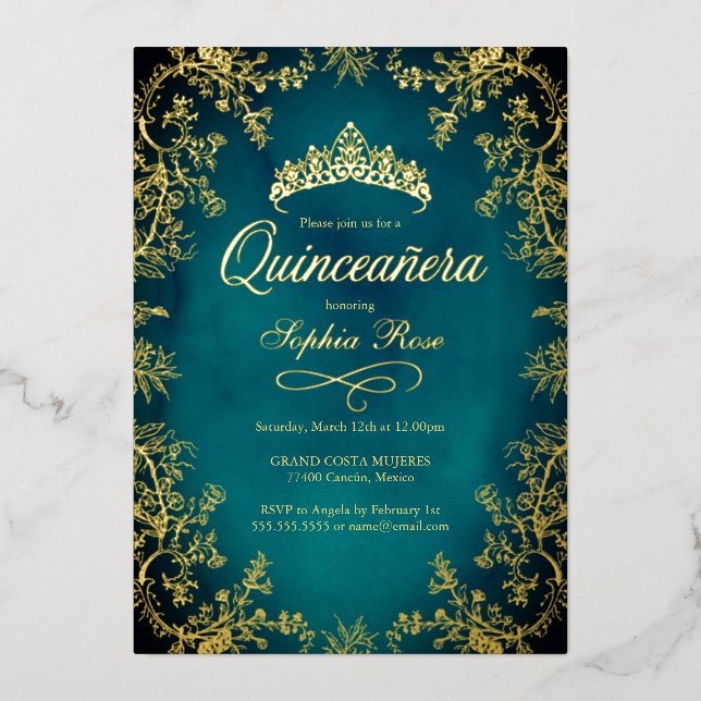 Aquamarine Goldkrone Blumenquinceanera Folieneinladung (Vorderseite)