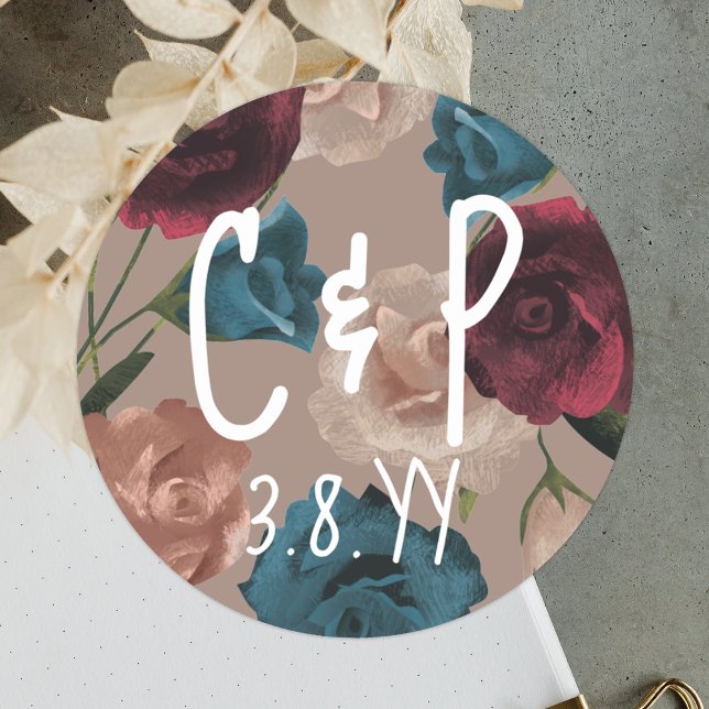 Aquamarine grüne Beige Burgund Hochzeiten Rose Wei Runder Aufkleber (Wedding Sticker Couple's Initials Date, Botanical Beige Burgundy Teal Roses Monogram Envelope Seal)