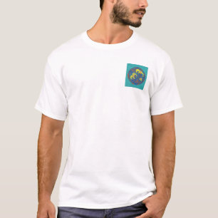 Aquamarine Hintergrund-Blumen in einem Ring T-Shirt
