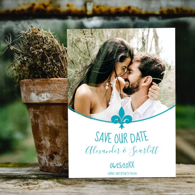 Aquamarine Lilie Foto Save the Date Ankündigung (Aquamarine Fleur de Lis Photo Save the Date)