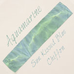 Aquamarine Meer Schönes Wasser Schal<br><div class="desc">Aquamarine ist ein von der Sonne geküsstes aqua-blaues Meer. Sonnenlicht reflektiert von tropischem Meerwasser inspirierte dieses wunderschöne Aquamarine-Schal-Design von Natur aus. Mit ihren Initials personalisieren Sie diesen strahlend stilvollen Schal für einen einzigartigen Modestil. Dieses Bild ist eine originelle Meeresfotografie von JLW_FOTOGRAFIE.</div>