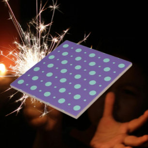 Aquamarine Polka Dots auf der Lila Keramik Fliese