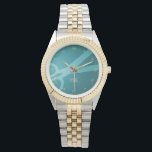 Aquamarine Scheren und Monogramm Armbanduhr<br><div class="desc">Diese Uhr zeigt Ihr Monogramm und eine Schere vor einem aquamarinen grünen Hintergrund mit goldfarbenen römischen Ziffern. Es ist ein perfektes Geschenk für einen Friseur,  Friseur,  Schneider und vieles mehr.</div>