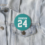 Aquamarine und weiße Athleten Name Jersey Nummer Button<br><div class="desc">Freuen Sie sich auf Ihr Lieblings-Sportteam, Ihren Fußballspieler oder zeigen Sie einfach Ihren Schulstolz mit einem personalisierten Spirituosenknopf! Fügen Sie Ihren Schulnamen hinzu oder personalisieren Sie ihn mit einem Spielernamen und Jersey-Nummer. Ideal für Fußball, Basketball, Baseball und Fußball! Erstellen Sie individuelle Buttone für das ganze Team, Cheerleader, Eltern und Geschwister,...</div>
