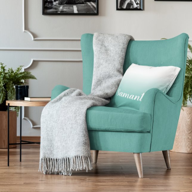 Aquamarine und weiße Gradient Moderne Kalligraphie Kissen (Light Teal and White Gradient Modern Calligraphy Throw Pillow)