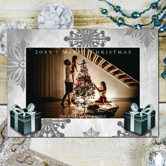 Aquamarine Weihnachtsgeschenke und Schneeflocken F Feiertagskarte (Teal Christmas Gifts and Snowflakes Holiday Photo Card)