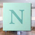 Aquamariner Anfangsbuchstabe Trendy Pastel Mint Bl Fliese<br><div class="desc">Aquamariner Anfangsbuchstabe Trendy Pastellfarben Minz Blau Farbe. Sie können wählen, ob Sie Ihren Initial oder den Initial eines geliebten hinzufügen möchten. Ob es ein herzliches Geschenk für jemanden ist, der Ihnen lieb ist oder eine persönliche Leckerei, die Wahl liegt bei Ihnen. Sie können auch die Personalisierung entfernen und das elegante...</div>