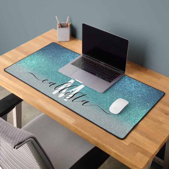 Aquamariner Funkelnd Glitzer Ombre Monogram Schreibtischunterlage (Büro 2)