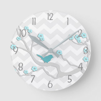 Aquamariner grauer Vogel aus Aqua auf der Wall-Kin Runde Wanduhr