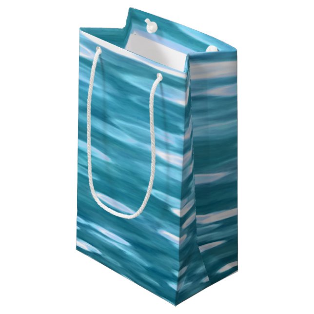 Aquamariner Schimmer Kleine Geschenktüte (Vorderseite Schrägansicht)