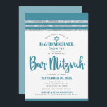Aquamariner Silver Tallit Bar Mitzvah Bold modern Einladung<br><div class="desc">Seien Sie stolz, freuen Sie sich und präsentieren Sie diesen Meilenstein Ihres Lieblings-Bar Mitzvah! Versenden Sie diese coole, einzigartige, moderne, personalisierte Einladung für eine Veranstaltung, an die Sie sich erinnern können. Die aquamarine Schrift-Typografie, Star of David und ein staubiger aquamariner Blau- und Silberstreifen Glitzer gestreift tallit inspirierte Grafik-Overlay auf einem...</div>