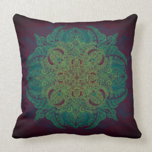 Aquamariner u. grüner Lacey Mandala über Burgund Kissen