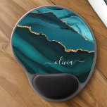 Aquamarines Aqua Blue Agate Geode Gold Monogram Gel Mousepad<br><div class="desc">Aquamarin Aqua Blue Green und Gold Foil Agate Geode Monogram Beautiful Elegant Script Name Mousepad (Maus-Pad). Das macht den perfekten 16.,  13.,  15.,  16.,  18.,  21.,  30.,  40.,  50.,  60.,  70.,  80.,  90.,  100. Geburtstag,  Hochzeit,  Brautparty,  Jubiläum,  Babydusche,  Abschluss oder Junggeselinnen-Abschied Jemand schmückt ihr Zimmer in modernem schicken Stil.</div>