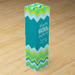 Aquamarines Aqua Zickzack Zickzack Weinkiste 60. G Wein-Geschenkverpackung<br><div class="desc">Helle moderne Zickzack Stil Aqua grün aquamarin blauen Wein Box. Personalisieren Sie Ihre Empfänger mit Namen und Geburtstag Jahr. Derzeit liest glückliche 60. Geburtstag Kimmy Vintagen Jahr. Entworfen von Sarah Trett.</div>