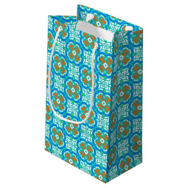 Aquamarines ethnisches Muster Kleine Geschenktüte (Rückseite Schrägansicht)