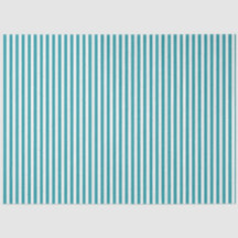 Aquamarines und weißes Gewebpapier