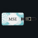 Aquamarines weißes Blumenmuster Gepäckanhänger<br><div class="desc">Elegantes aquamarin-weißes Blumenmuster mit Monogramm für Leinwand Totbeutel,  Botenbeutel,  Gepäckanhänger und Armbänder. Personalisieren Sie Ihr Geschenk durch Hinzufügen von eigenen Initialen,  Namen oder Text. Wählen Sie Ihren eigenen Schriftart und Ihre Farben,  um es zu Ihrem eigenen zu machen.</div>