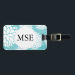 Aquamarines weißes Blumenmuster Gepäckanhänger<br><div class="desc">Elegantes aquamarin-weißes Blumenmuster mit Monogramm für Leinwand Totbeutel,  Botenbeutel,  Gepäckanhänger und Armbänder. Personalisieren Sie Ihr Geschenk durch Hinzufügen von eigenen Initialen,  Namen oder Text. Wählen Sie Ihren eigenen Schriftart und Ihre Farben,  um es zu Ihrem eigenen zu machen.</div>
