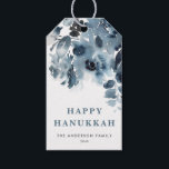 Aquarell Blau Blumen Happy Hanukkah Geschenkanhänger<br><div class="desc">Happy Hanukka! Fügen Sie Ihren Geschenken einen schönen Blumenakzent mit diesen blumengeschenkten Tags hinzu. Es zeichnet sich durch ein Aquarellmuster blauer Blumen aus. Die Texte sind für jede Veranstaltung vollständig editierbar. Matching-Elemente sind verfügbar.</div>