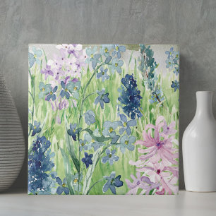 Aquarell Blau Lila Blumenwiese auf dem Berg Fliese