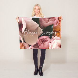 Aquarell-Blumen-Kissen mit botanischem Muster Fleecedecke