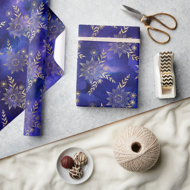 Aquarell-Lila-Muster mit goldenem Blumenmuster Geschenkpapier (Kunsthandwerk)